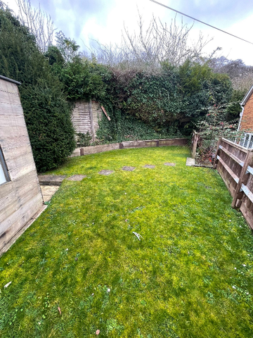 16a Disraeli Crescent - Photo 2