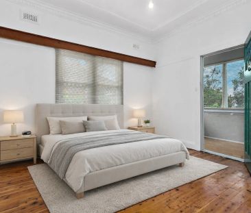 Character Cottage in a great location! - Photo 5