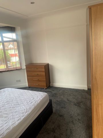 2 Bed Maisonette, St. Andrews Road, NW9 - Photo 5