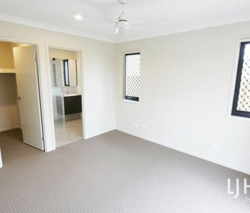 Family Home in Unbeatable Holmview Location - Photo 3