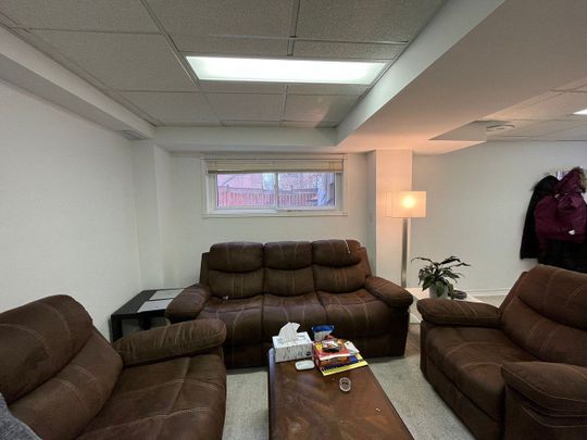 For Lease - 82 Rush Road Unit# Walk Up, Aurora, Ontario - Photo 1