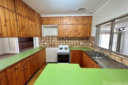 9 Aminya Place, Orange NSW 2800 - House For Rent | Domain - Photo 5
