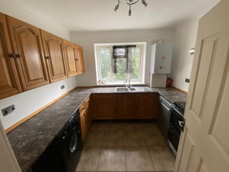 3 bedroom flat to rent - Photo 5