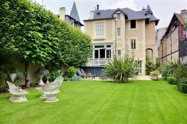 Propriété à louer - 5 chambres - Jardin - Coeur de Deauville - Photo 1