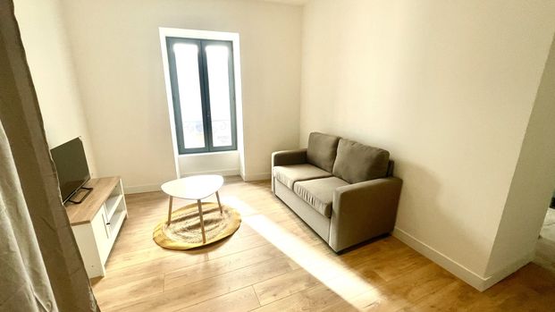 Location Appartement 1 pièce 26m² BAGNOLS SUR CEZE 30200 - Photo 1