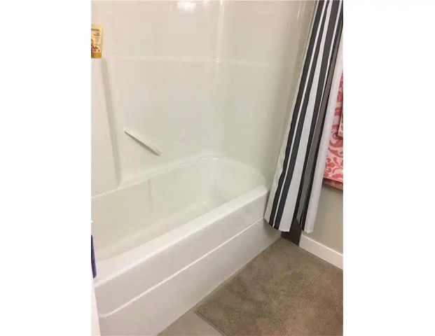 Perfect location and close to All amenities and Park 3 Bed 2 bath — 2 Bedrooms+ Den Townhouse - Photo 1