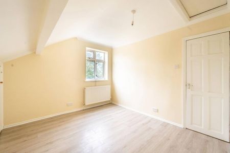 3 bedroom maisonette to rent - Photo 2