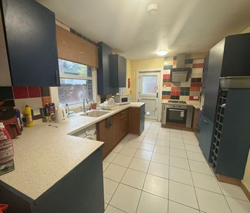 Room in a Shared House, Russell Street, LU1 - Photo 3