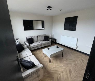Stonecliffe Lawn (Room 1), Farnley, Leeds - Photo 1