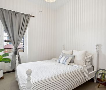 3 Bedroom Modern Character Terrace Residence! - Photo 5