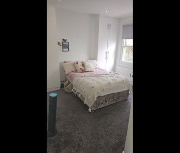 Room in a Shared House, Askew Road, W12 - Photo 4