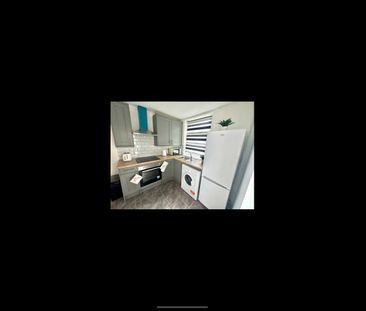 Room in a Shared House, Buckingham Avenue, M6 - Photo 5