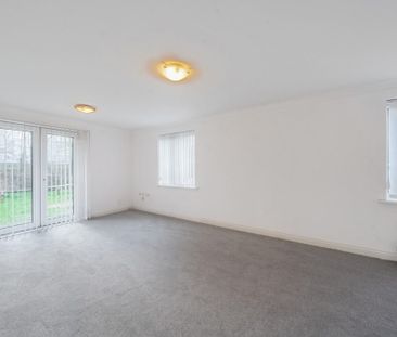 2 Bedroom Flat / Apartment - The Lamports, Alton - Photo 2