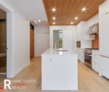 Condo in West Vancouver, BC - Photo 3