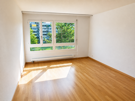 Frisch saniert! Helle 4.5-Zimmerwohnung mit Ausblick ins Grüne - Photo 2