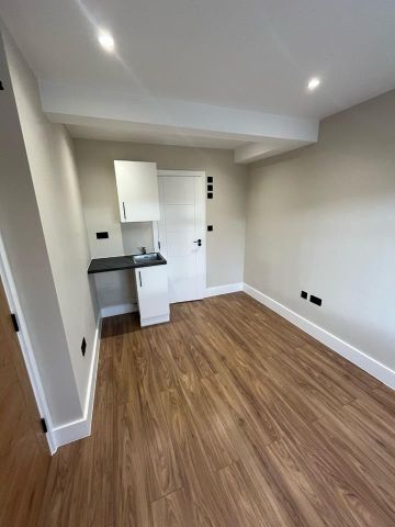 Lakers Rise, Banstead SM7, London - Photo 5