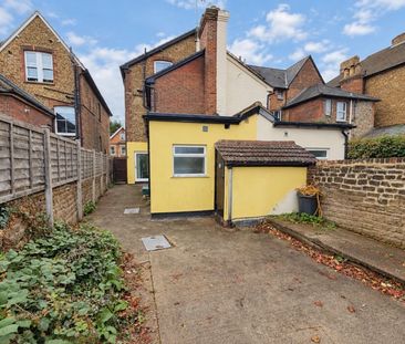 Farnham Road, Guildford, Surrey, GU2 - Photo 1