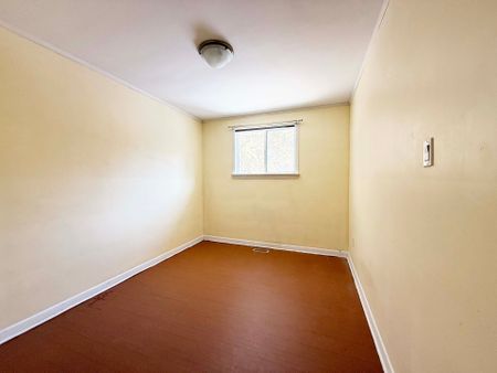 For Lease - 105 Park Avenue, Newmarket, Ontario - Photo 2