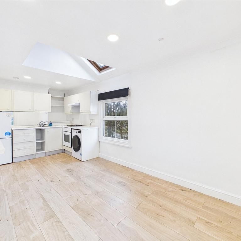 Studio to rent - Photo 1