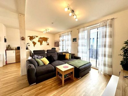 Exklusive 2-Zimmer-Penthouse-Wohnung mit zwei Dachterrassen, Schlossbergblick und KFZ-Tiefgaragenabstellplatz – Provisionsfrei - Photo 2