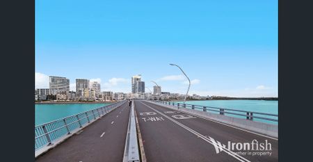 MODERN TWO BEDROOM APARTMENT! - Photo 5