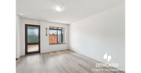 Gorgeous Townhouse in Prime Location, Available NOW! - Photo 4