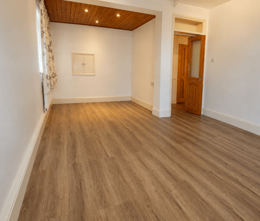 3 bedroom flat to rent - Photo 2