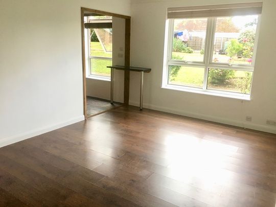 Spacious 1 Bedroom Flat in Prime Location, Worcester Park - Photo 1