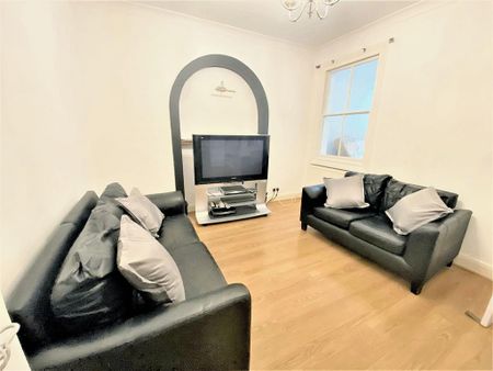 1 bedroom in a flat share to rent - Photo 5