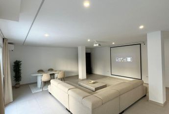 LARGE DETACHED VILLA WITH PRIVATE POOL AND GARDEN