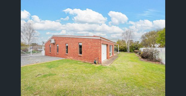 Ticks all the boxes! - Photo 1