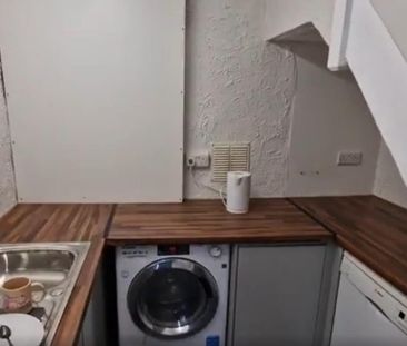 1 bedroom in a house share to rent - Photo 4