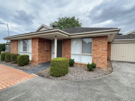 Modern & Freshly Updated 2 Bedroom Unit - Photo 5