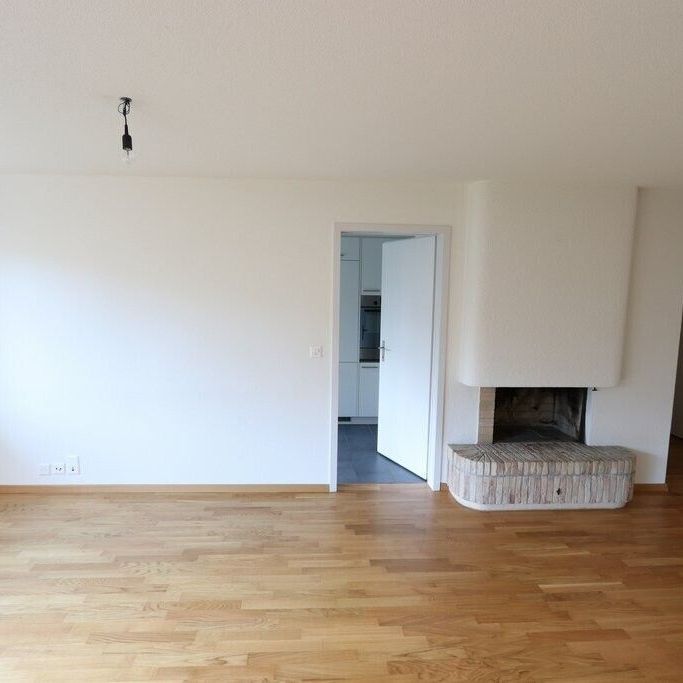 quartier résidentiel ensoleillé dans un environnement adapté aux enfants - Photo 1