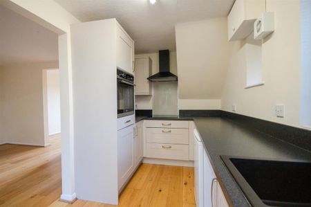3 bedroom semi-detached house to rent - Photo 2