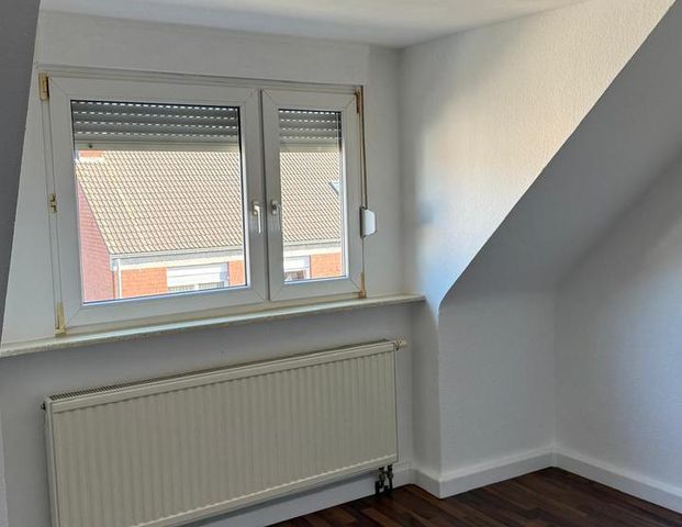 Attraktive 2-Zimmer-Dachgeschosswohnung in zentraler Lage von Hamm - Photo 1