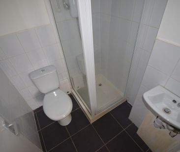 To Let 1 Bed Flat - Photo 6