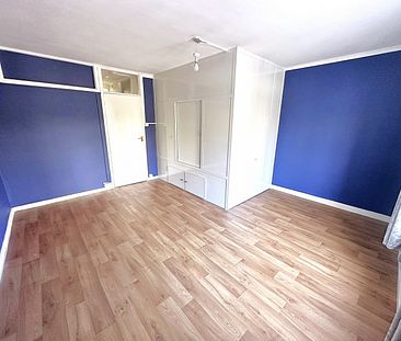 A 1 Bedroom Studio Flat Instruction to Let in St leonards On Sea - Photo 3