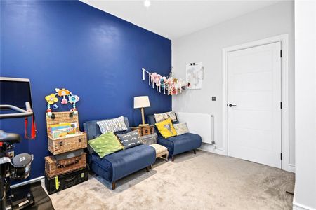 Littleworth Road, Esher, Surrey, KT10 flat to rent - Photo 5