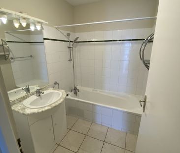 Location Maison 3 pièces 57m² FARGUES ST HILAIRE 33370 - Photo 3