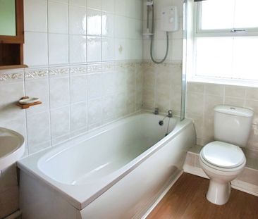 Harvard Close, Woodley, Reading, Berkshire, RG5 - Photo 2
