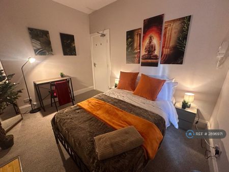 1 bedroom in a house share to rent - Photo 4