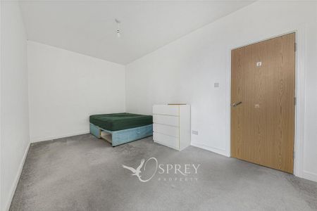 3 bedroom flat to rent - Photo 4