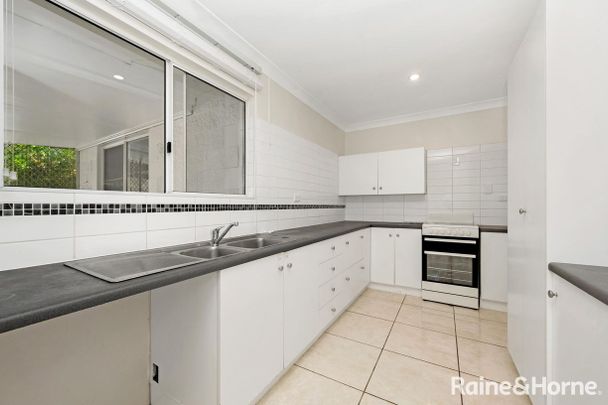 THREE BEDROOM FAMILY HOME IN MOUNT LOUISA - Photo 1