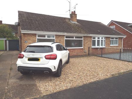 3 bedroom semi-detached house to rent - Photo 2