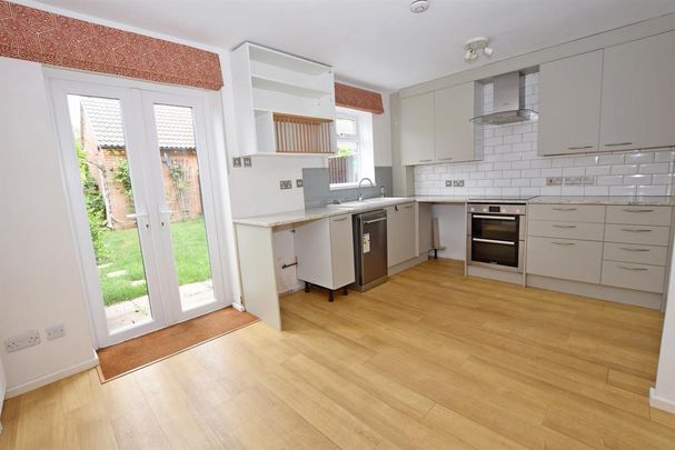 3 bedroom end of terrace house to rent - Photo 1