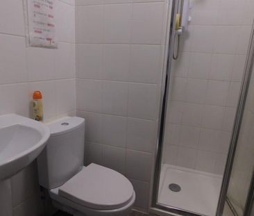 1 bedroom in a house share to rent - Photo 6