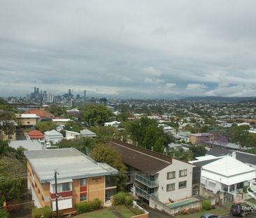 Beautiful views over Brisbane from this conveniently located 2 bedr... - Photo 1