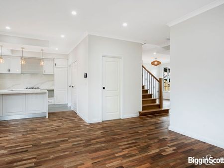 EXECUTIVE LIVING! - Photo 5