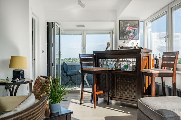 2 Bed Flat, Somerset House, SW19 - Photo 1